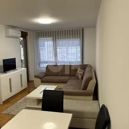 Stan 55m2 Centar Novo Appartamento *